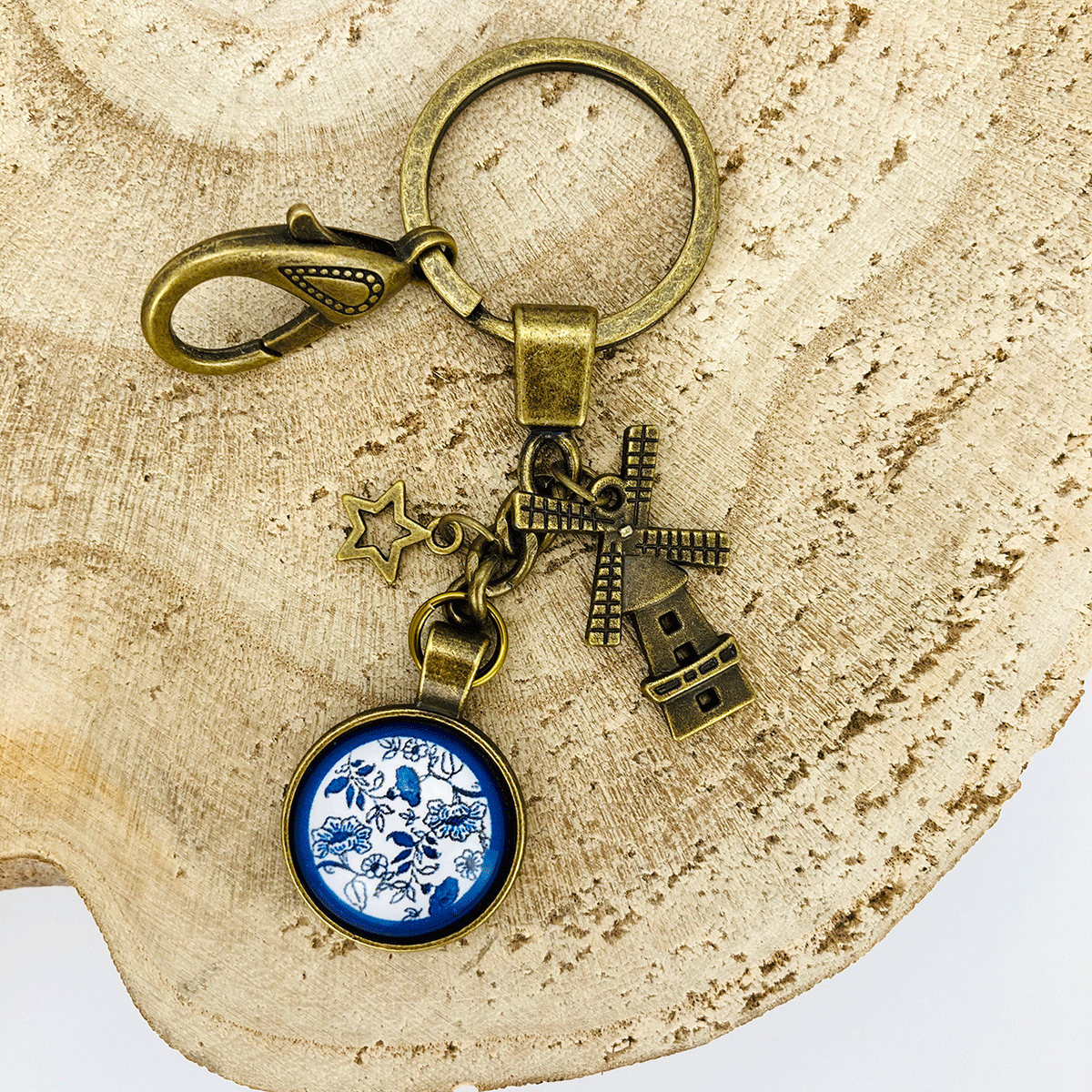 Bronze Dutch Vintage Keychain