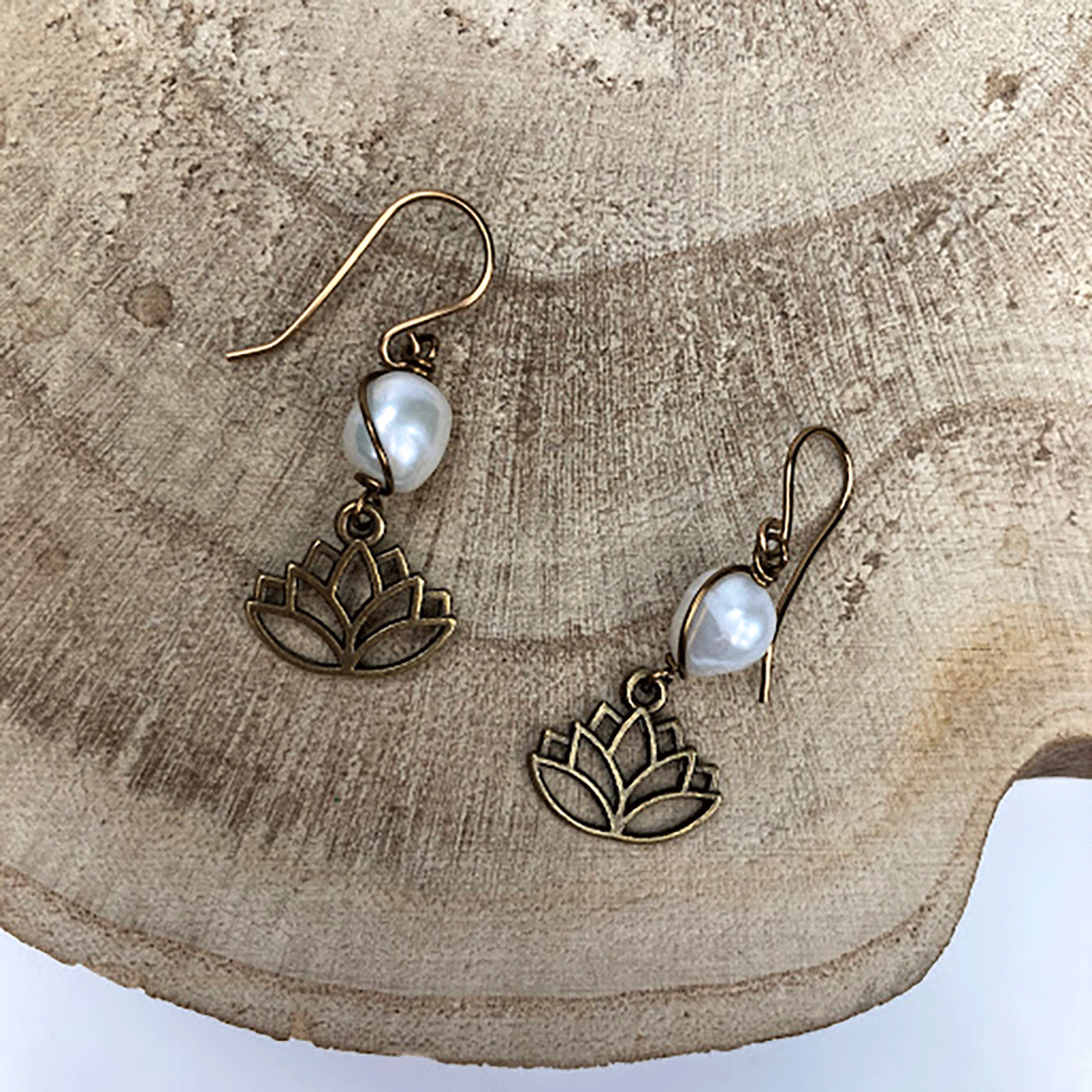 Freshwater Pearls Earrings with Charms
