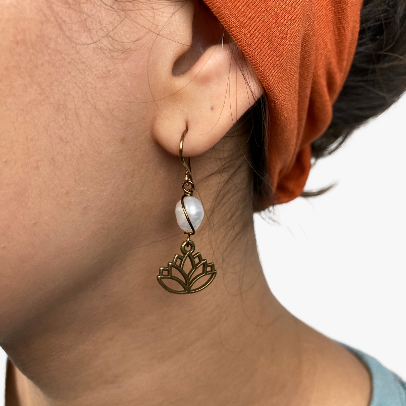 Freshwater Pearls Earrings with Charms